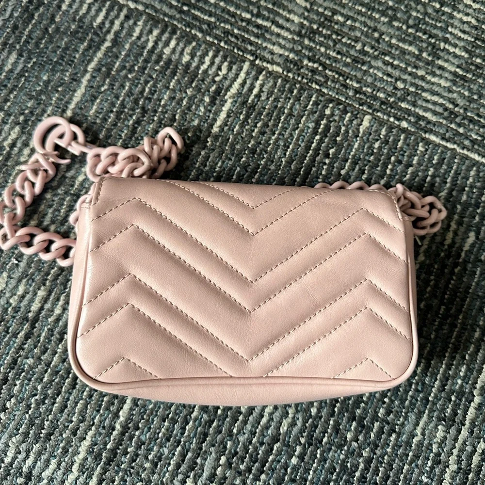 Gucci Calfskin Matelasse Monochrome GG Marmont Chain belt Bag in Perfect Pink - Picture 7 of 16